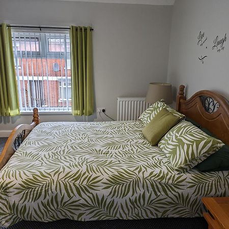 Maire Toireasa - Cosy Refurbished Property In The Gaeltacht Quarter Belfast Eksteriør bilde
