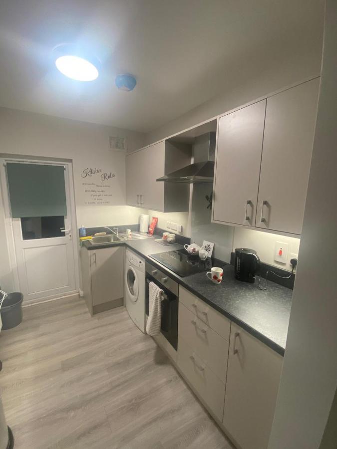 Maire Toireasa - Cosy Refurbished Property In The Gaeltacht Quarter Belfast Eksteriør bilde