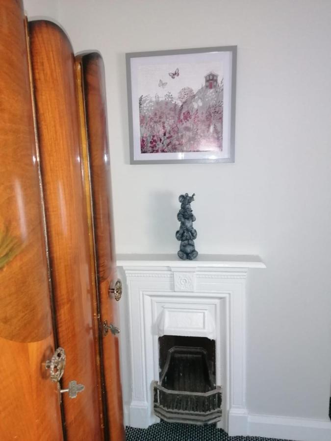 Maire Toireasa - Cosy Refurbished Property In The Gaeltacht Quarter Belfast Eksteriør bilde
