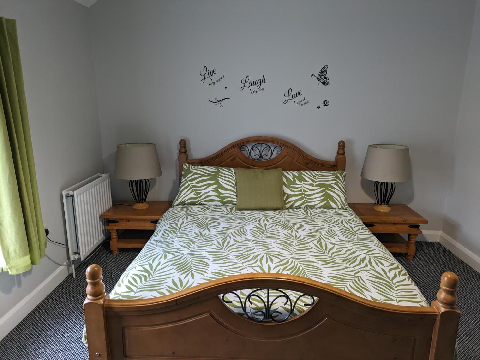 Maire Toireasa - Cosy Refurbished Property In The Gaeltacht Quarter Belfast Eksteriør bilde