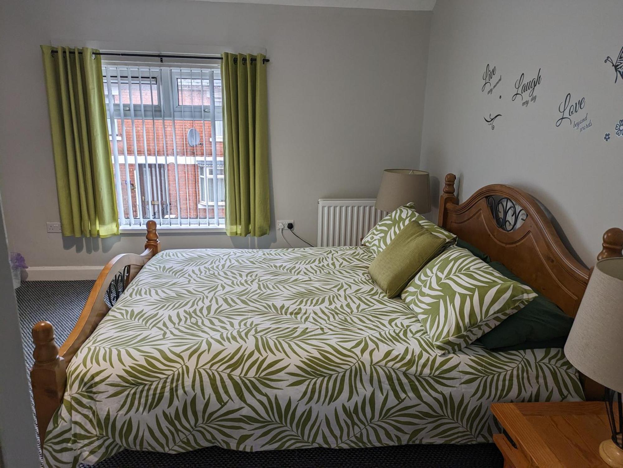 Maire Toireasa - Cosy Refurbished Property In The Gaeltacht Quarter Belfast Eksteriør bilde