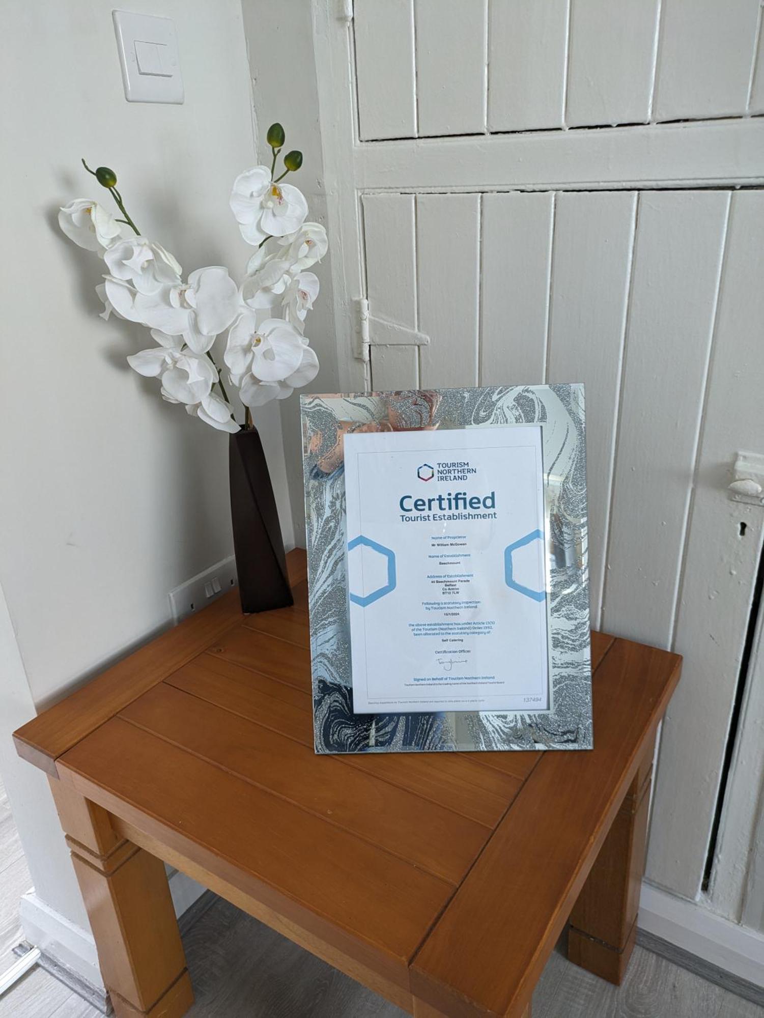 Maire Toireasa - Cosy Refurbished Property In The Gaeltacht Quarter Belfast Rom bilde
