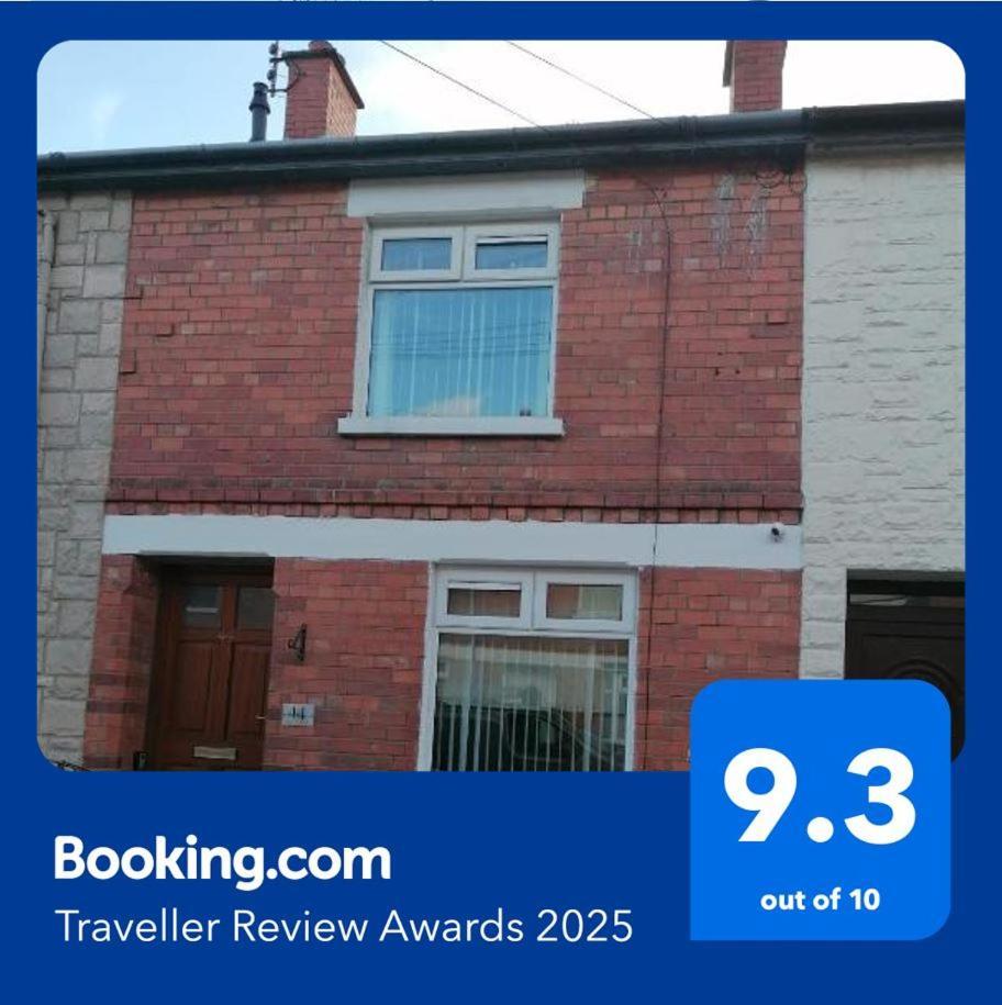 Maire Toireasa - Cosy Refurbished Property In The Gaeltacht Quarter Belfast Eksteriør bilde
